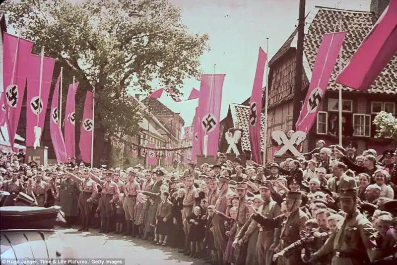 LE FOTO DEL NAZISMO A COLORI 