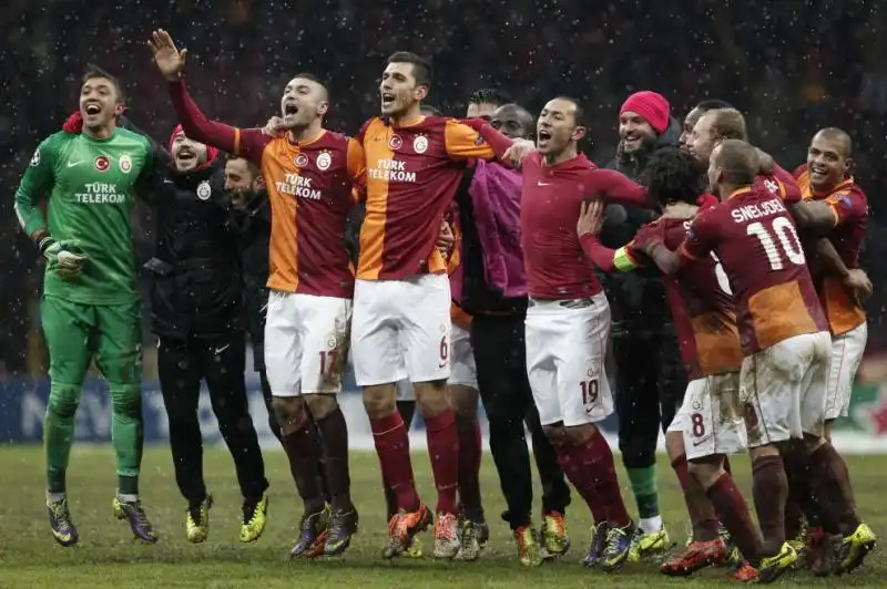 IL GALATASARAY FESTEGGIA 