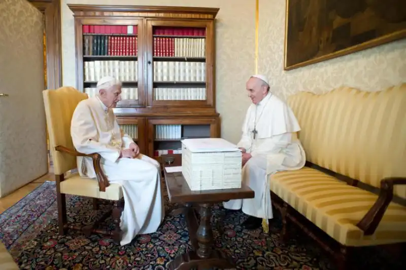 INCONTRO TRA BENEDETTO XVI E PAPA FRANCESCO A CASTELGANDOLFO 