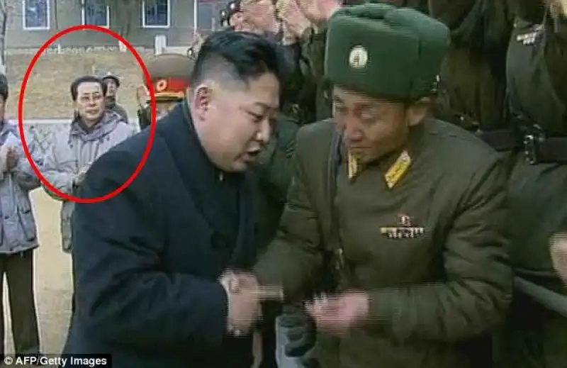 Jang Song Thaek zio di kim jong un cancellato dalle foto ufficiali 