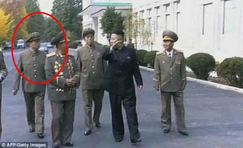 Jang Song Thaek zio di kim jong un cancellato dalle foto ufficiali 