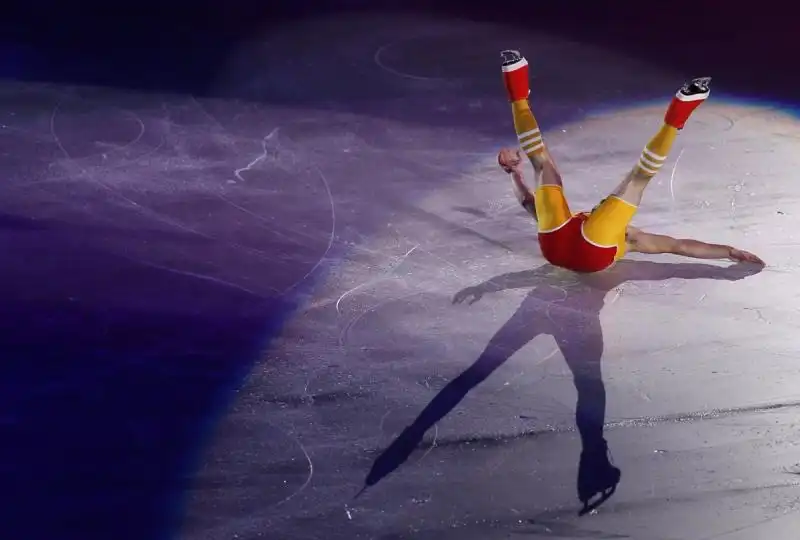 javier fernandez falls during a figuring skating exhibition in tokyo 