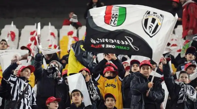 JUVE, BAMBINI IN CURVA