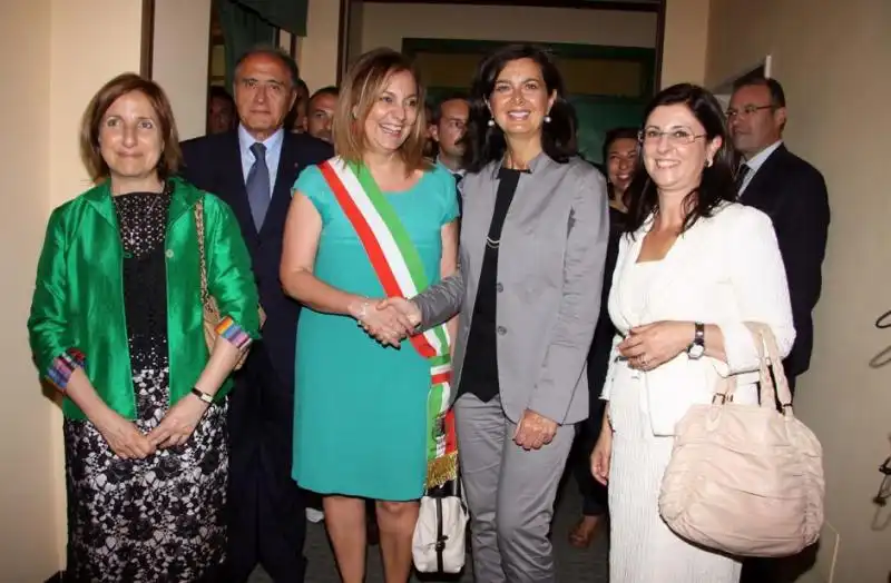 Laura Boldrini con il sindaco di Rosarno Elisabetta Tripodi insieme allex sindaco di Monasterace Maria carmela Lanzetta ed lex sindaco si Isola Capo Rizzuto Carolina Girasole 