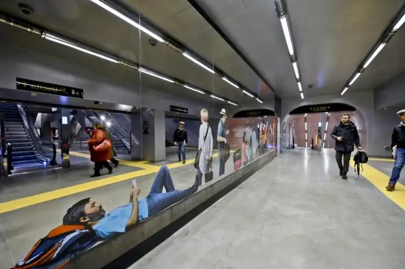 METRO NAPOLI PIAZZA GARIBALDI con installazione di pistoletto 