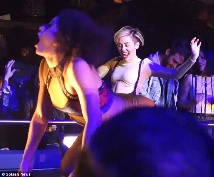 Miley Cyrus al concerto di Britney Spears 