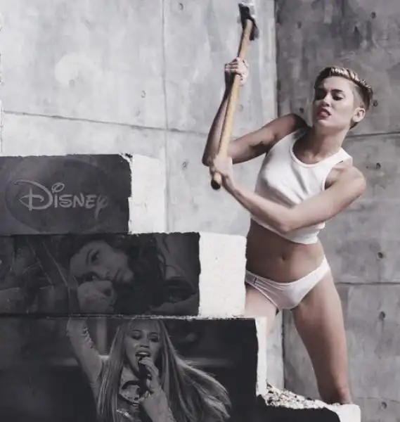 MILEY CYRUS WRECKING BALL I FOTOMONTAGGI 