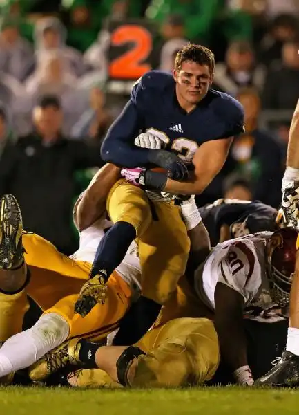 notre dames cam mcdaniel looks like a model while getting tackled against usc 