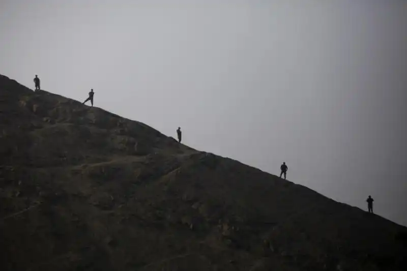 POLIZIA ANTIDROGA DURANTE UNOPERAZIONE A LIMA IN PERU 