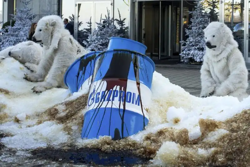 PROTESTA DI GREENPEACE CONTRO GAZPROM 