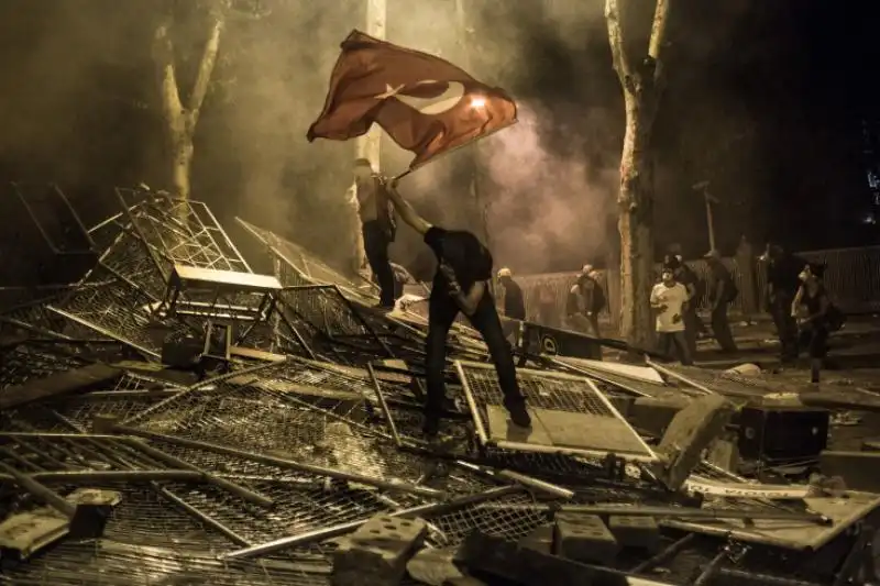 LE PROTESTE IN PIAZZA TAKSIM A ISTANBUL 