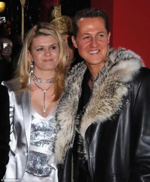 SCHUMI CON LA MOGLIE article A A x 