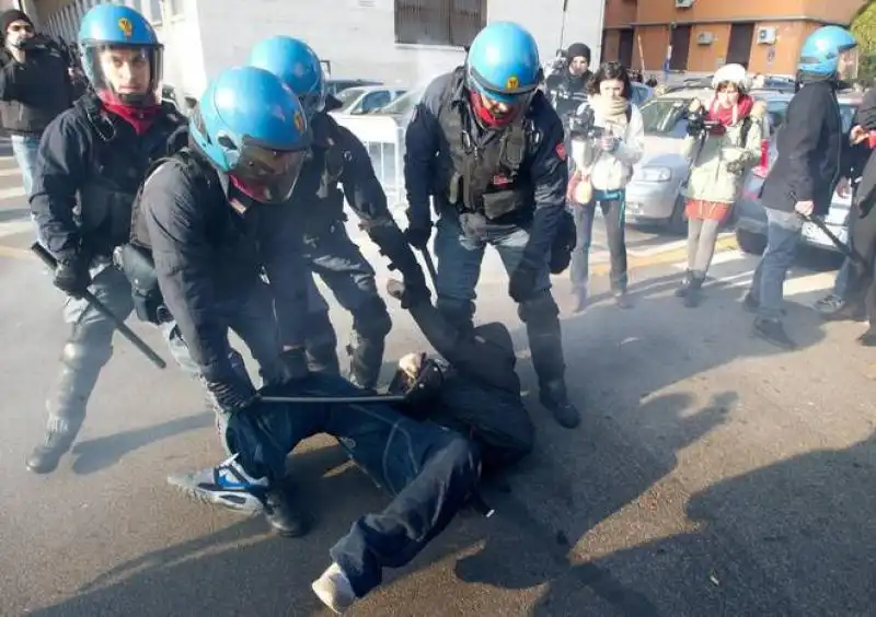 SCONTRI ALLA SAPIENZA CONTRO IL CONVEGNO DEL GOVERNO 