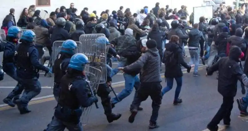 SCONTRI ALLA SAPIENZA CONTRO IL CONVEGNO DEL GOVERNO 