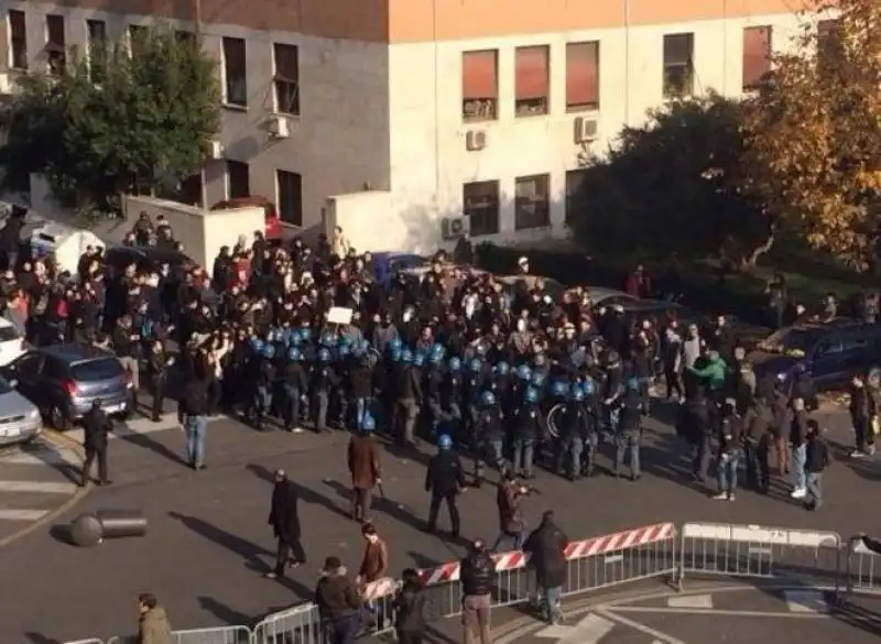 SCONTRI ALLA SAPIENZA CONTRO IL CONVEGNO DEL GOVERNO 