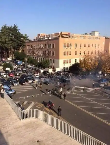 SCONTRI ALLA SAPIENZA CONTRO IL CONVEGNO DEL GOVERNO 