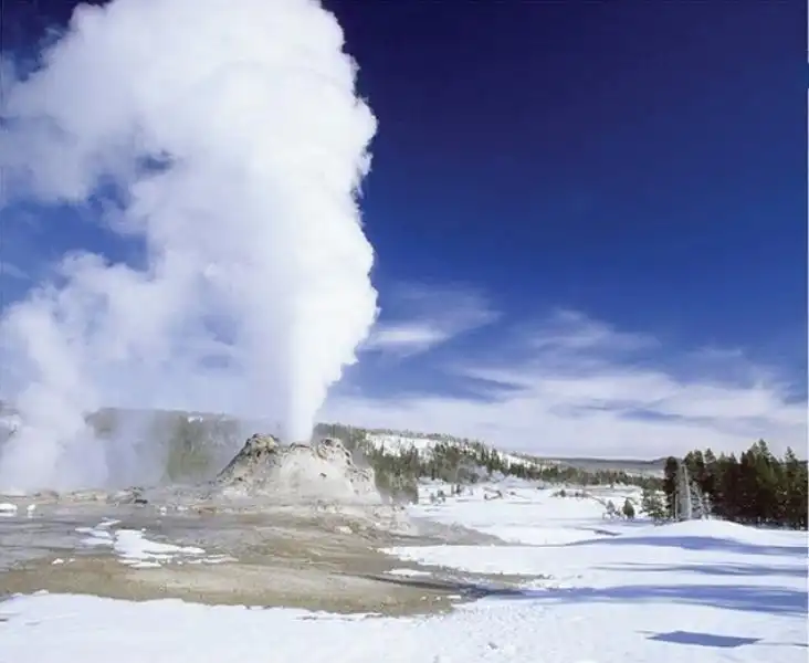 IL SUPER VULCANO CHE MINACCIA IL PARCO DELLO YELLOWSTONE 