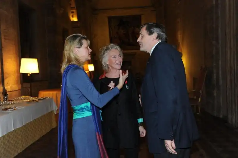 Susanna e Margherita Boniver con Alain Le Roy Legion d Onore Boniver 