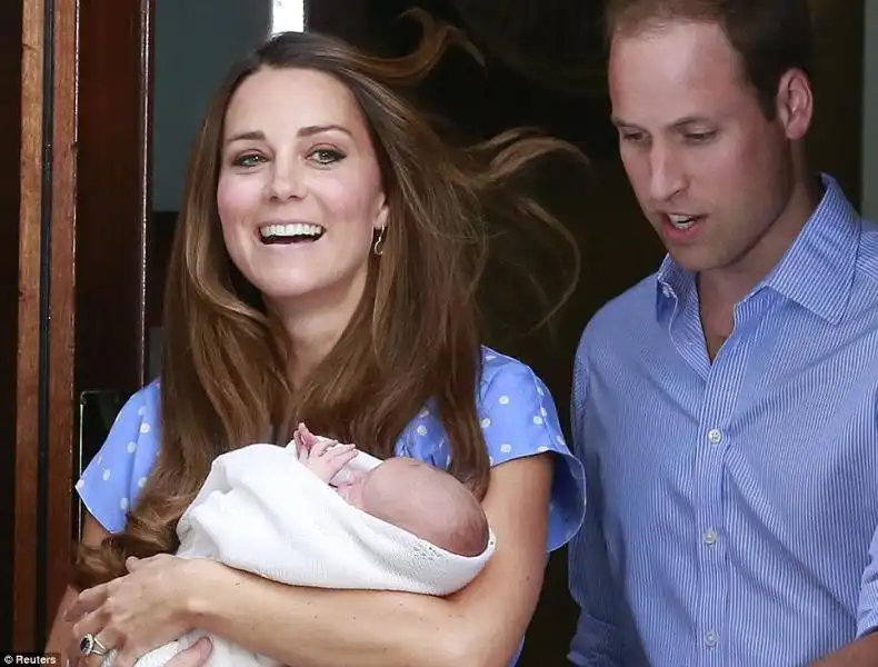 WILLIAM E KATE CON IL ROYAL BABY GEORGE 