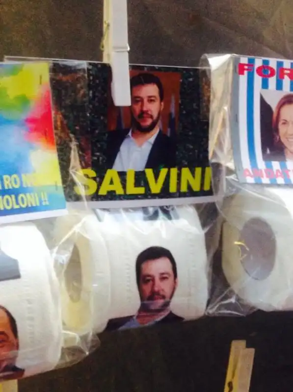 a napoli carta igienica salvini