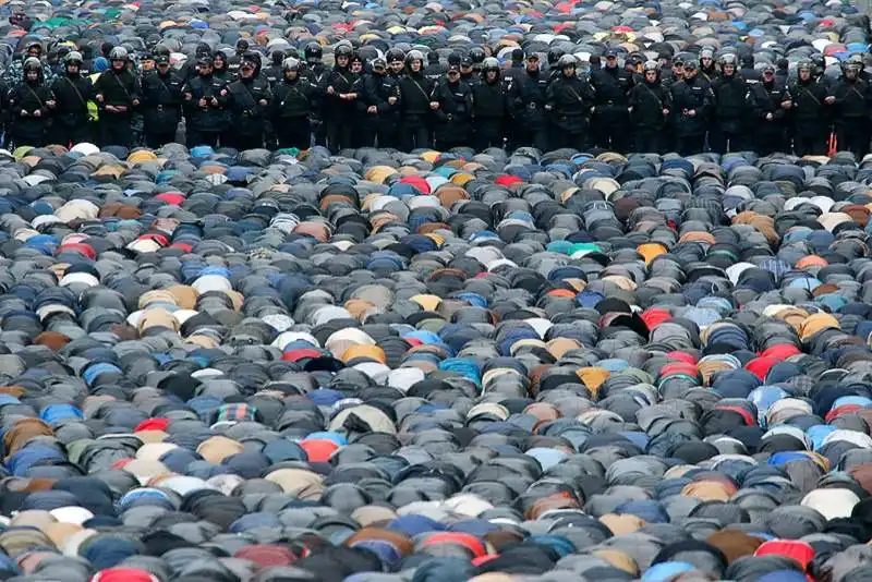 eid al adha mass prayer in moscow