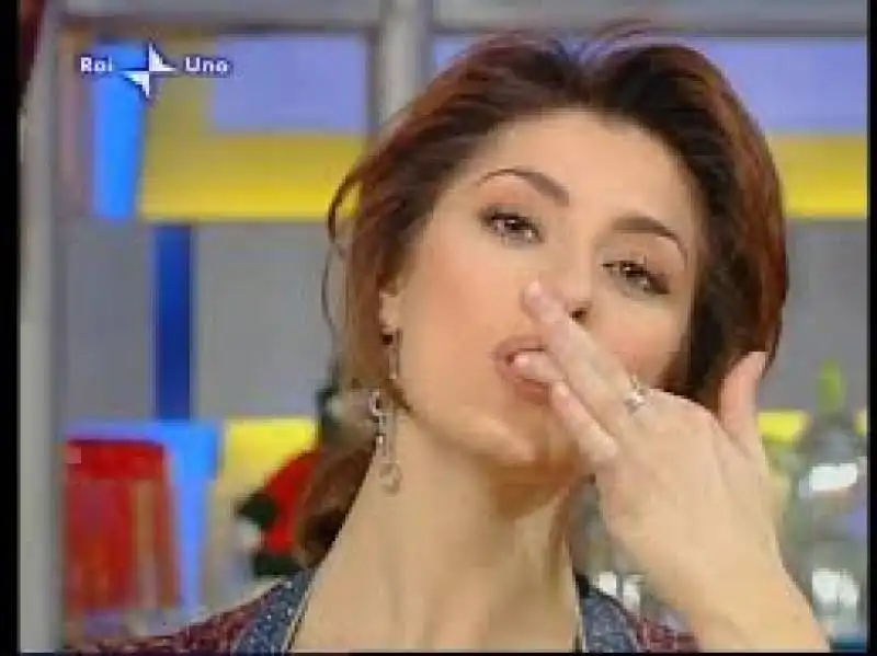 elisa isoardi 9