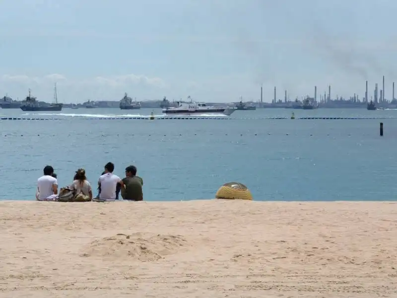 i posti piu' deludenti secondo redditsentosa beaches, singapore