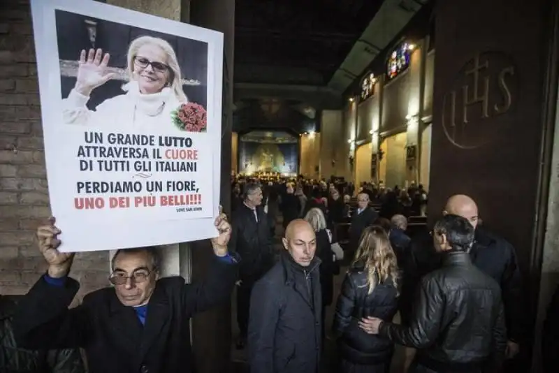 il funerale di virna lisi    13