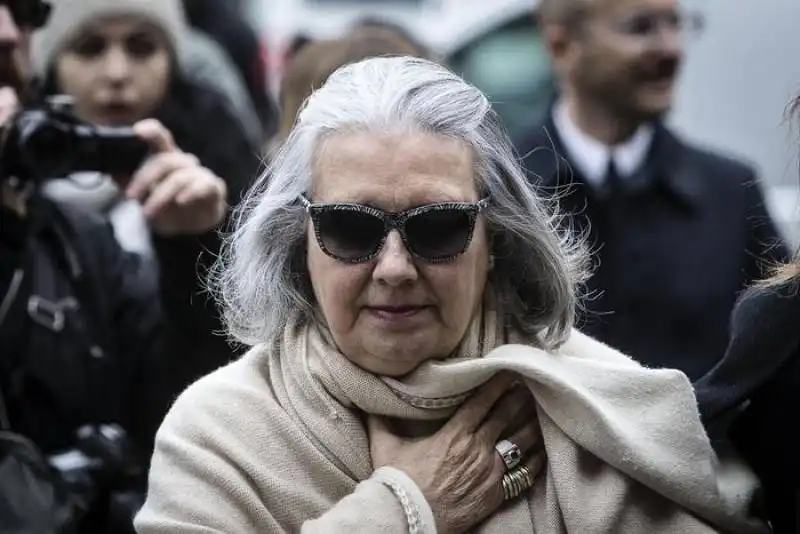 il funerale di virna lisi   laura biagiotti