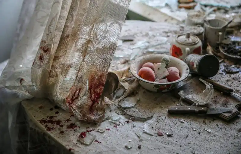 kitchen as fighting between ukrainian troops and pro russian separatists 