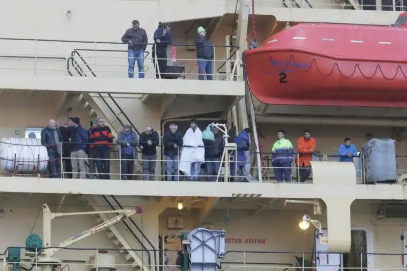 l arrivo a bari di naufraghi e feriti della normanatlantic  22