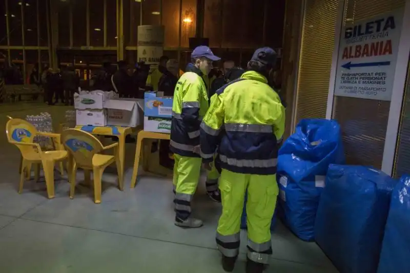 l arrivo a bari di naufraghi e feriti della normanatlantic  4