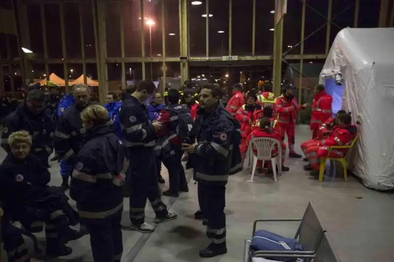 l arrivo a bari di naufraghi e feriti della normanatlantic  7