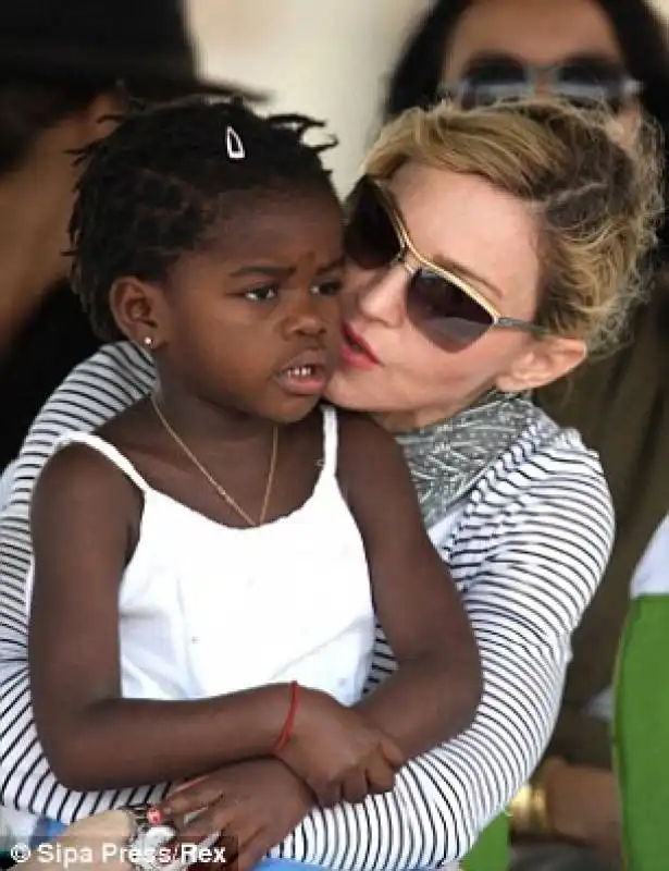 madonna con la figlia dal malawi