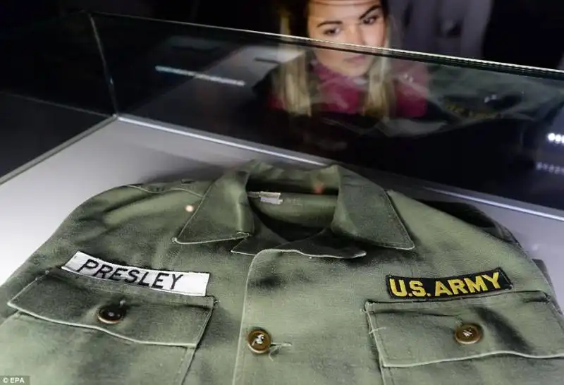 mostra elvis a londra giacca militare