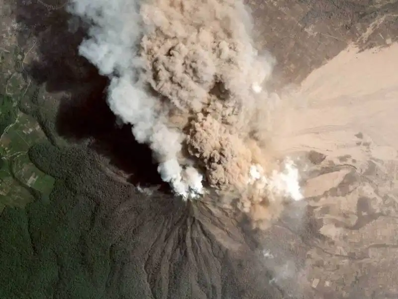 mount sinabung, indonesia, jan. 23, 2014.