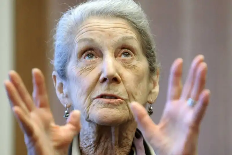 nadine 
Gordimer 
