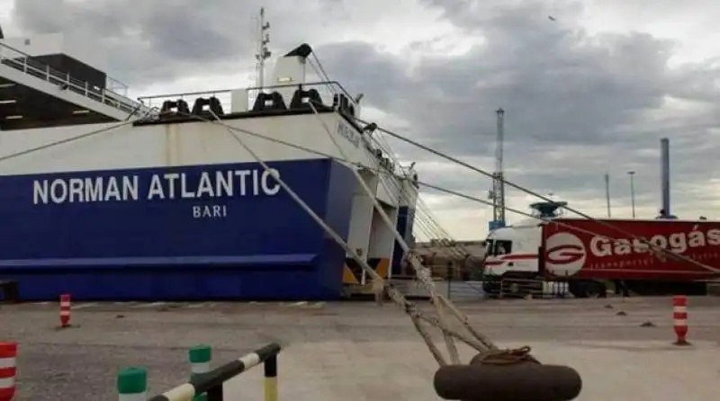 norman atlantic  4