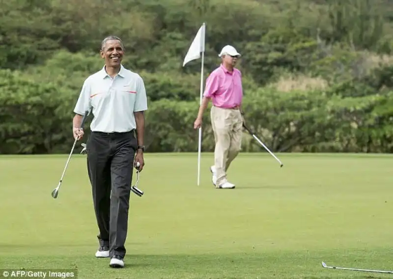 obama gioca a golf con il primo ministro malese razzak alle hawaii