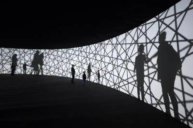 olafur-eliasson-contact