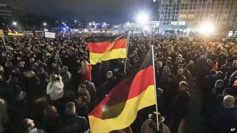 pegida manifestazione anti islam a dresda 1