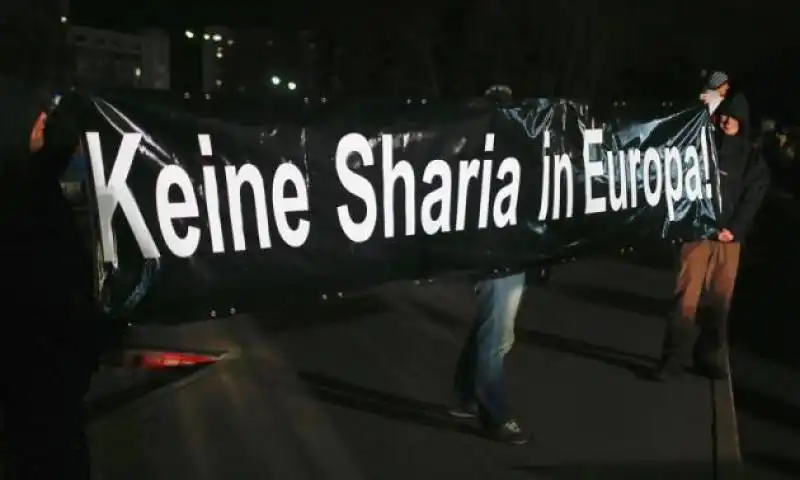 pegida manifestazione anti islam a dresda 6