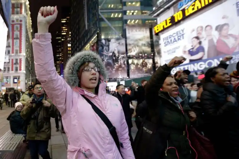 proteste a new york contro la 