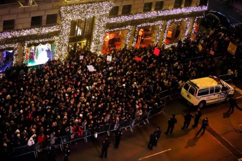 proteste a new york contro la 