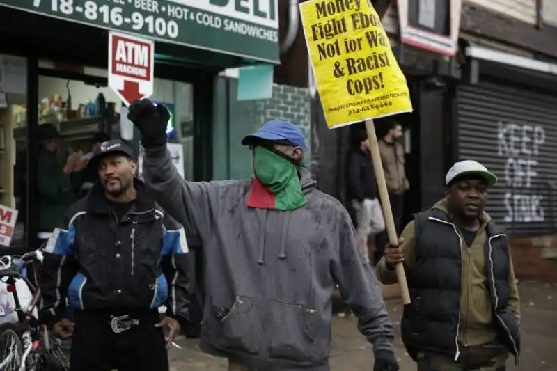 proteste a new york contro la 