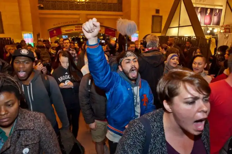 proteste a new york contro la 