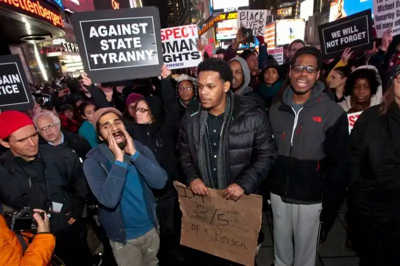 proteste a new york contro la 