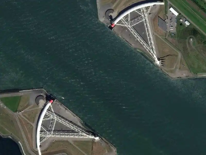 spui locks at ijmuiden, netherlands, aug. 27, 2014.