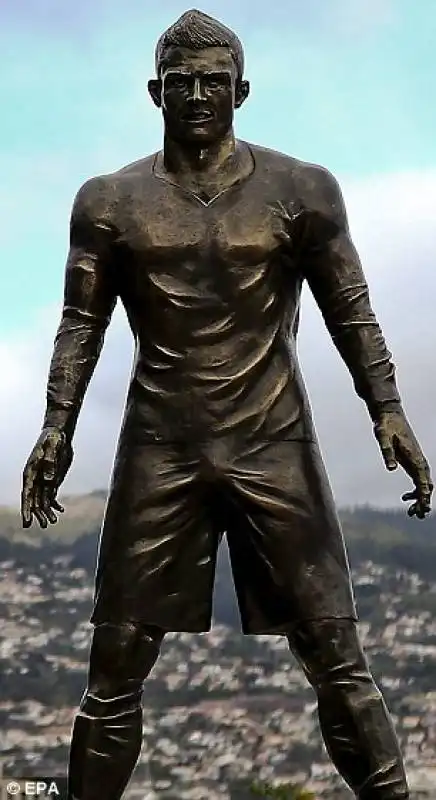 statua di ronaldo