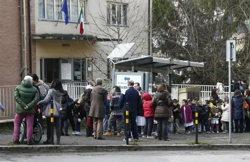 terremoto firenze gente in strada 